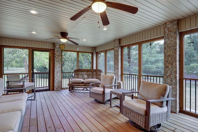 2750 W Bonita Street, Springfield, MO 65803