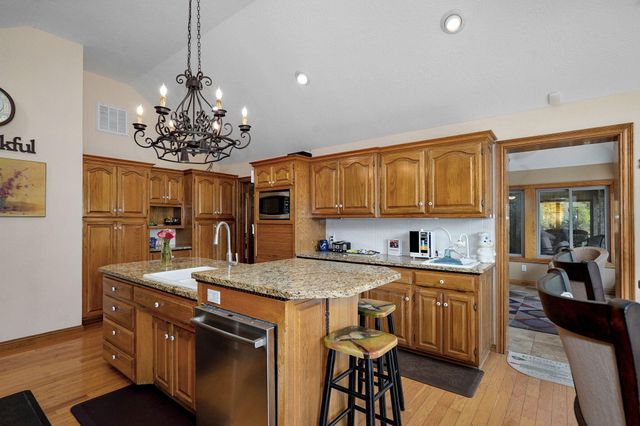 2750 W Bonita Street, Springfield, MO 65803