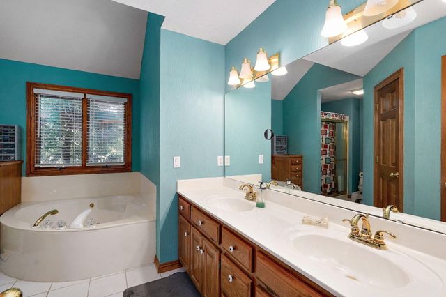 2750 W Bonita Street, Springfield, MO 65803