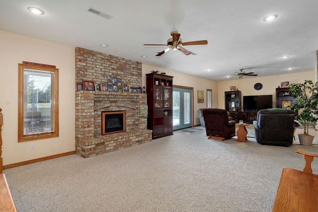 2750 W Bonita Street, Springfield, MO 65803