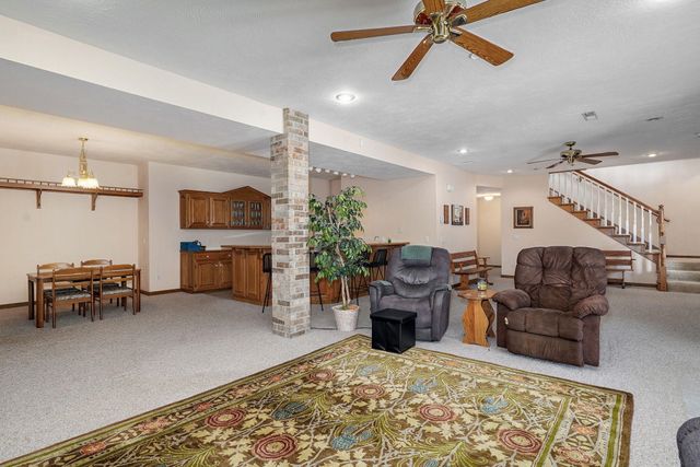 2750 W Bonita Street, Springfield, MO 65803