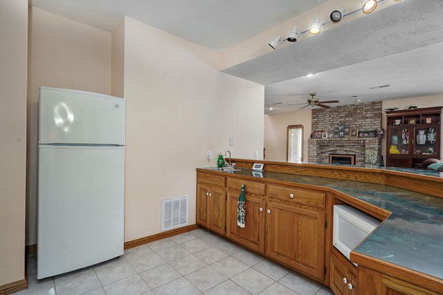 2750 W Bonita Street, Springfield, MO 65803