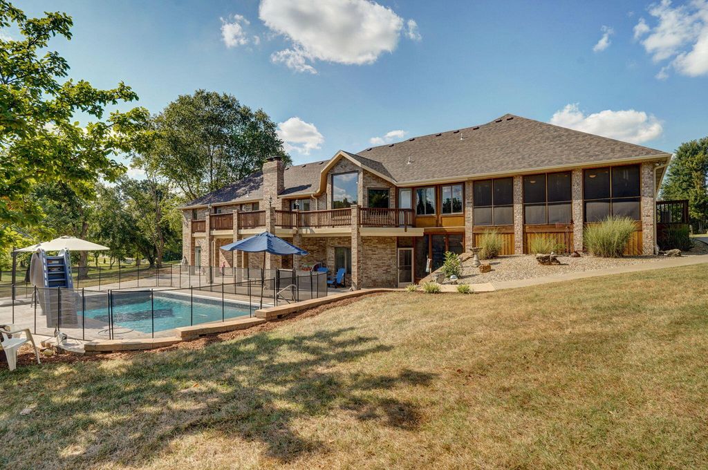 2750 W Bonita Street, Springfield, MO 65803