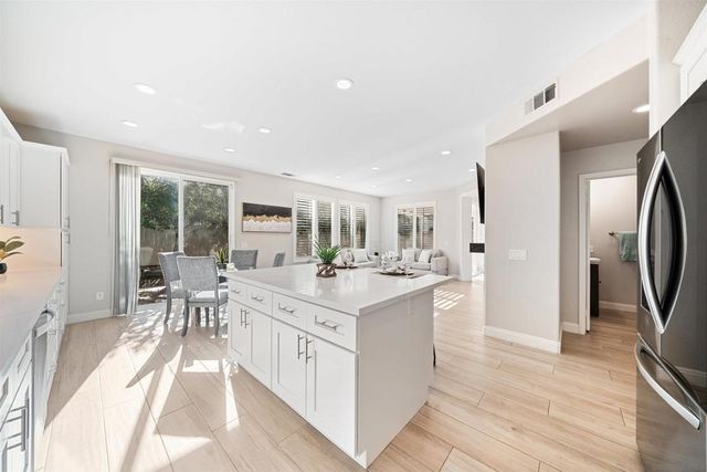 11243 Corte Isabelino, San Diego, CA 92130