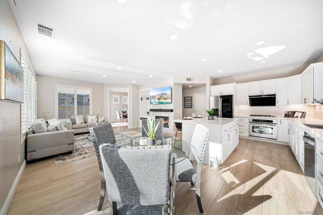 11243 Corte Isabelino, San Diego, CA 92130