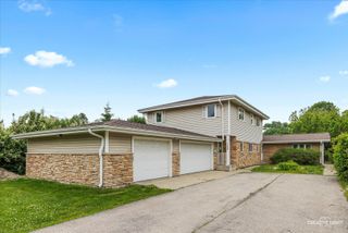 1325 E Lake Avenue, Glenview, IL 60025