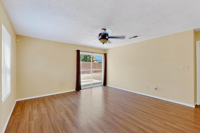 8415 Crimson Ave NW, Albuquerque, NM 87120