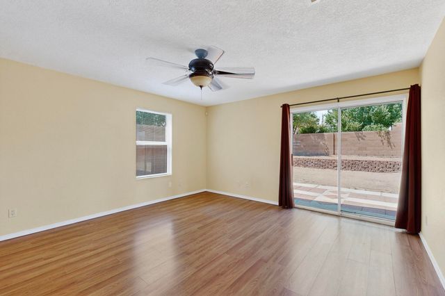 8415 Crimson Ave NW, Albuquerque, NM 87120