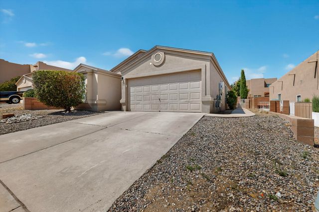 8415 Crimson Ave NW, Albuquerque, NM 87120