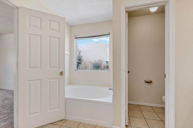 8415 Crimson Ave NW, Albuquerque, NM 87120