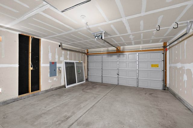 8415 Crimson Ave NW, Albuquerque, NM 87120