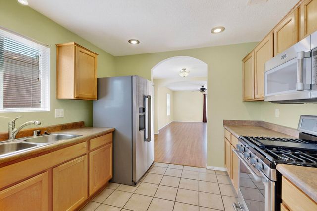 8415 Crimson Ave NW, Albuquerque, NM 87120