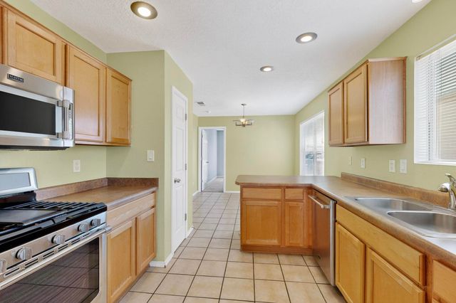 8415 Crimson Ave NW, Albuquerque, NM 87120