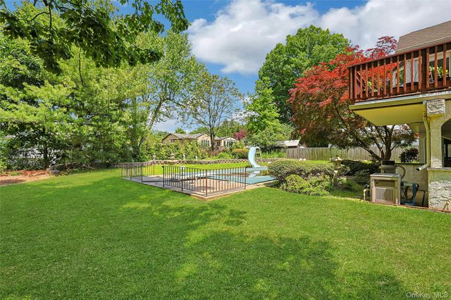 25 Tennyson Drive, Nanuet, NY 10954