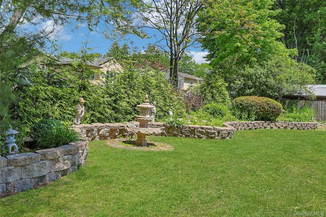 25 Tennyson Drive, Nanuet, NY 10954