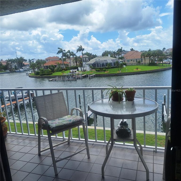 719 PINELLAS BAYWAY S 203, Tierra Verde, FL 33715