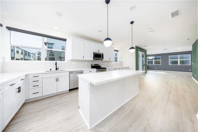 967 N Divino Privado 13, Ontario, CA 91764