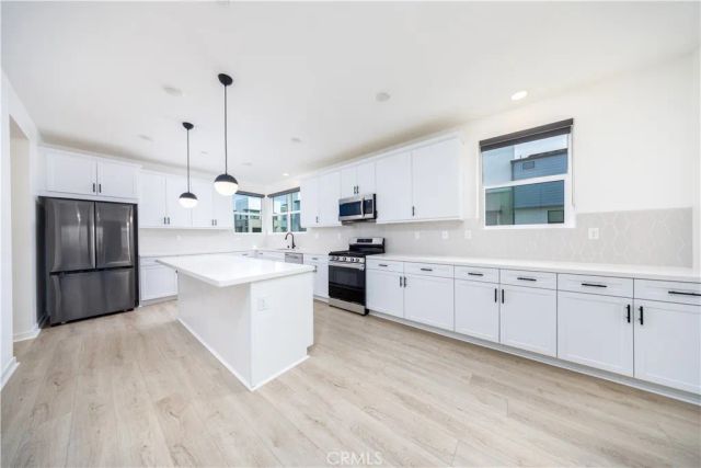 967 N Divino Privado 13, Ontario, CA 91764
