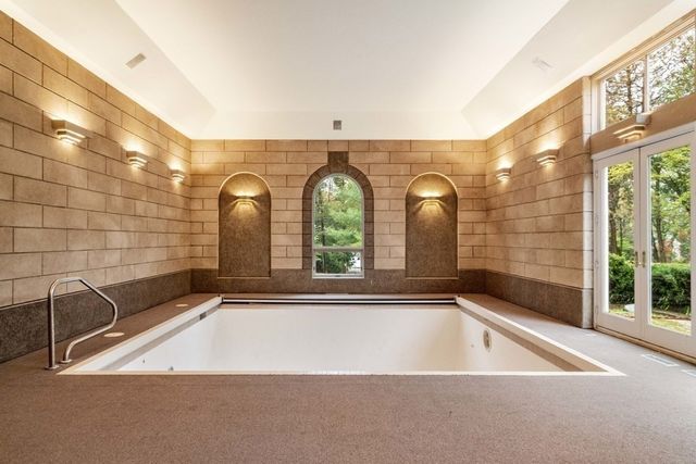 12 Summit Rd, Lexington, MA 02421