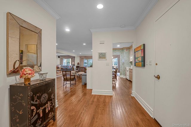 1 Kensington Gate PH 11, Great Neck, NY 11021