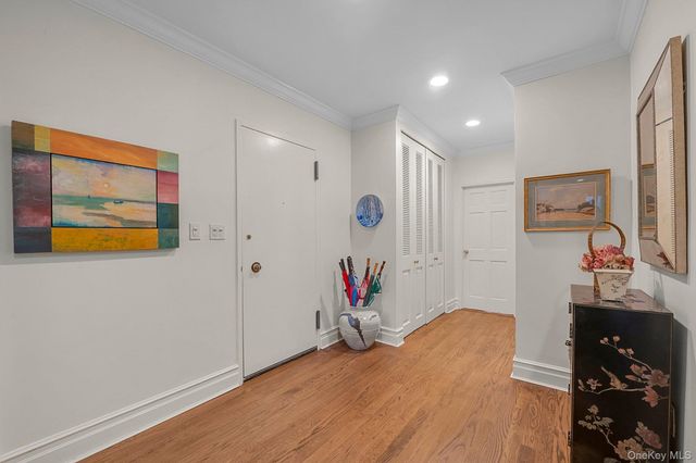 1 Kensington Gate PH 11, Great Neck, NY 11021