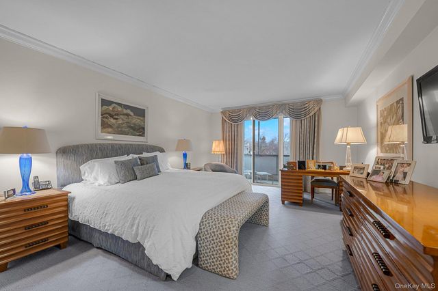 1 Kensington Gate PH 11, Great Neck, NY 11021