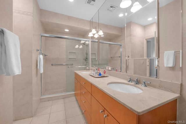 1 Kensington Gate PH 11, Great Neck, NY 11021