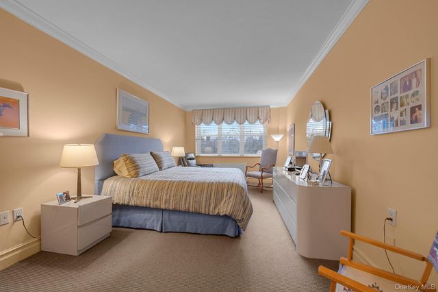 1 Kensington Gate PH 11, Great Neck, NY 11021