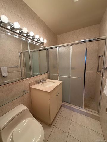 1 Kensington Gate PH 11, Great Neck, NY 11021