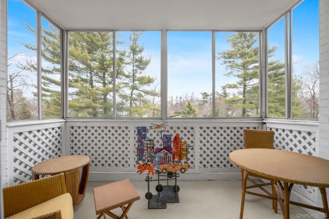 1 Kensington Gate PH 11, Great Neck, NY 11021