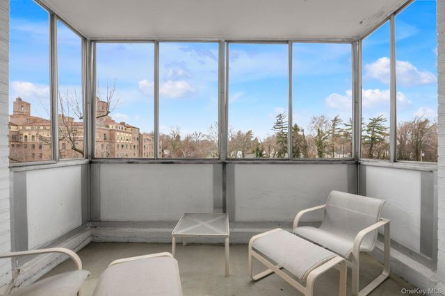 1 Kensington Gate PH 11, Great Neck, NY 11021