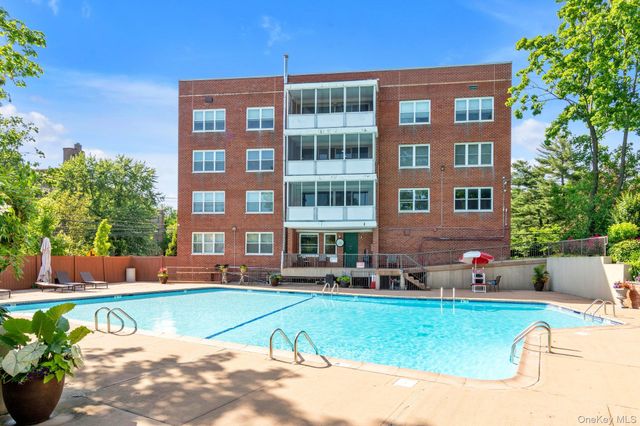 1 Kensington Gate PH 11, Great Neck, NY 11021