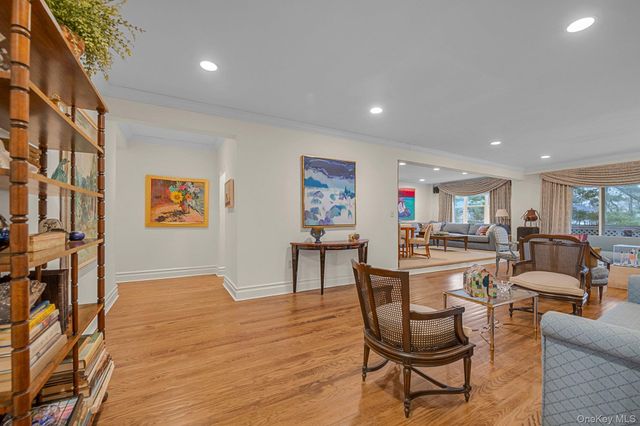 1 Kensington Gate PH 11, Great Neck, NY 11021