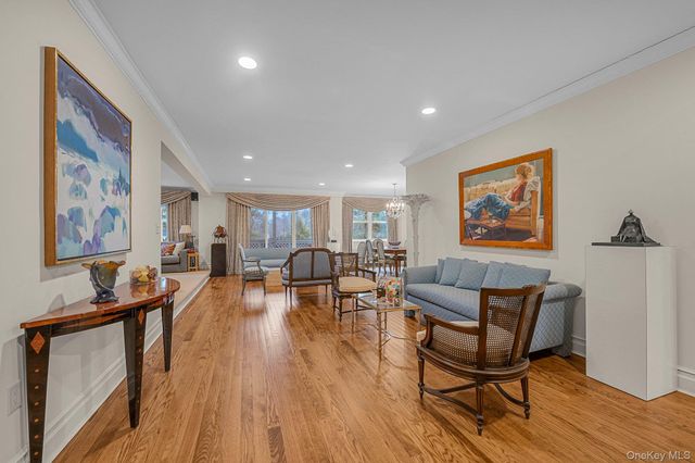 1 Kensington Gate PH 11, Great Neck, NY 11021