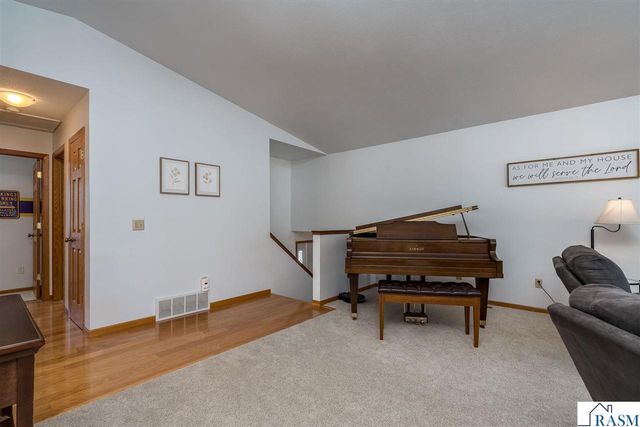 1575 Sharon Drive, North Mankato, MN 56003