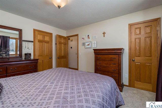 1575 Sharon Drive, North Mankato, MN 56003