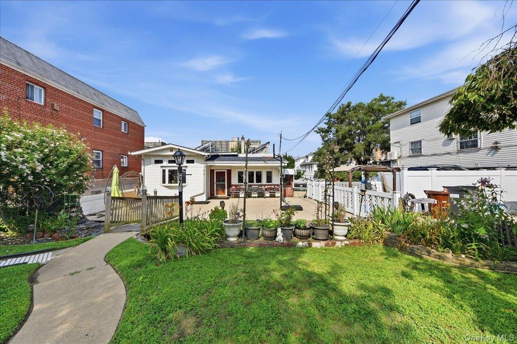 672 Drew Street, Brooklyn, NY 11208 — photo 5