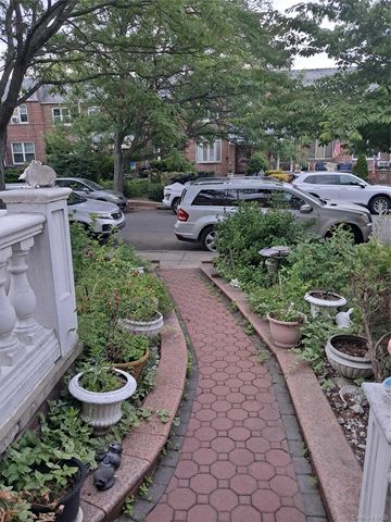 6064 70th Street, Maspeth, NY 11378