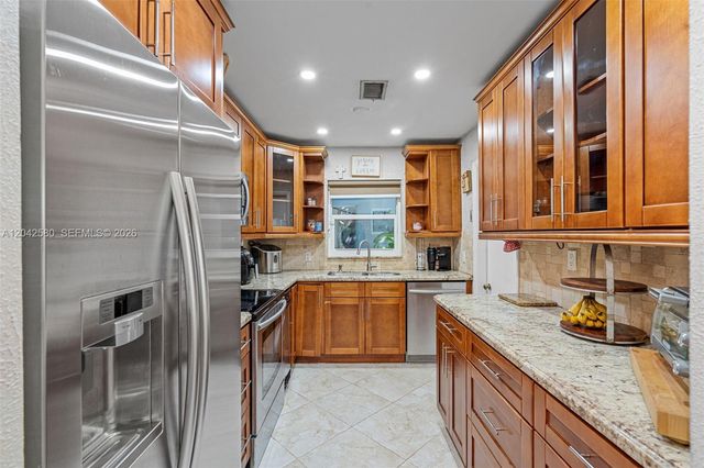 18805 W Lake Drive 18805, Hialeah, FL 33015