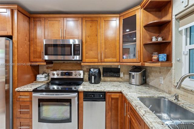 18805 W Lake Drive 18805, Hialeah, FL 33015