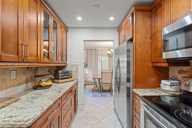 18805 W Lake Drive 18805, Hialeah, FL 33015