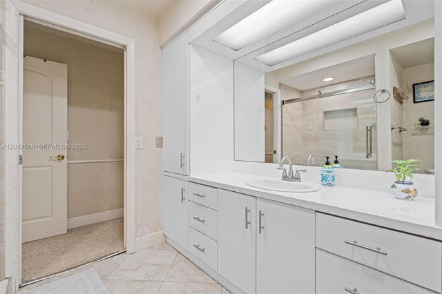 18805 W Lake Drive 18805, Hialeah, FL 33015