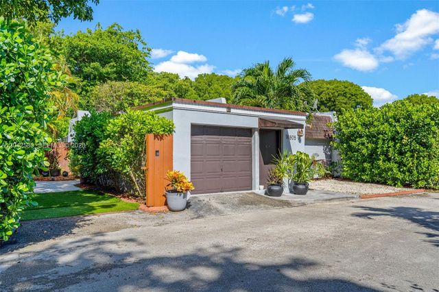 18805 W Lake Drive 18805, Hialeah, FL 33015