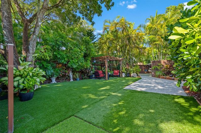 18805 W Lake Drive 18805, Hialeah, FL 33015