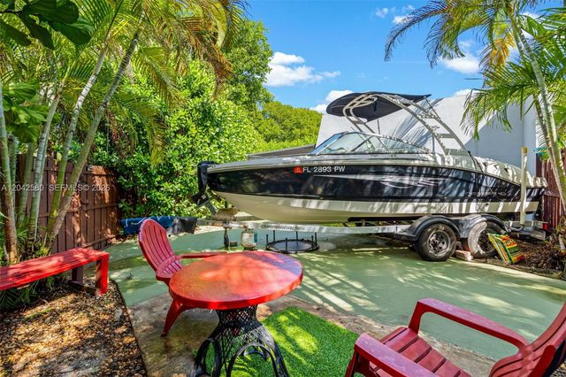 18805 W Lake Drive 18805, Hialeah, FL 33015