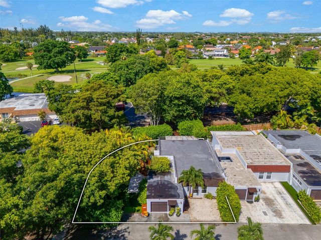 18805 W Lake Drive 18805, Hialeah, FL 33015