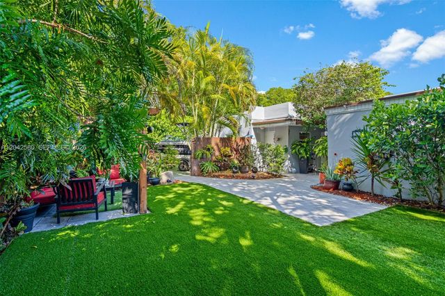 18805 W Lake Drive 18805, Hialeah, FL 33015