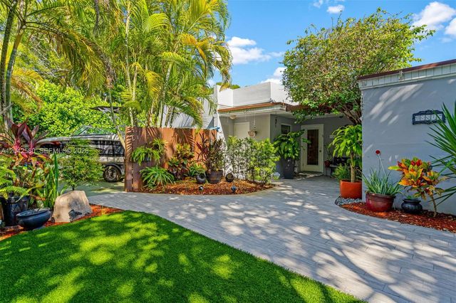18805 W Lake Drive 18805, Hialeah, FL 33015