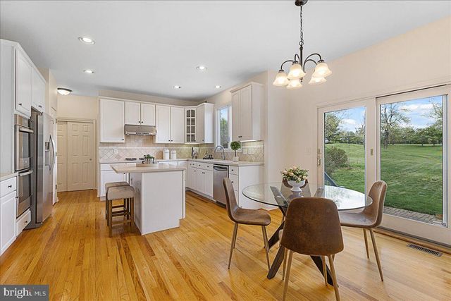 17 SPYGLASS RD, Skillman, NJ 08558