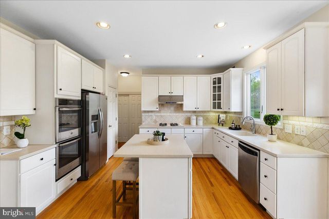 17 SPYGLASS RD, Skillman, NJ 08558